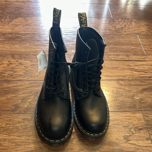Dr. Martens Men's Smooth Leather Boot NEW - Picture 4 of 6